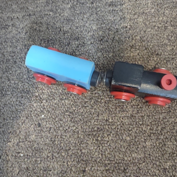 Wooden magnetic train, caboose, and four green trees lot - Picture 6 of 16